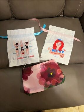 3 unused makeup bags